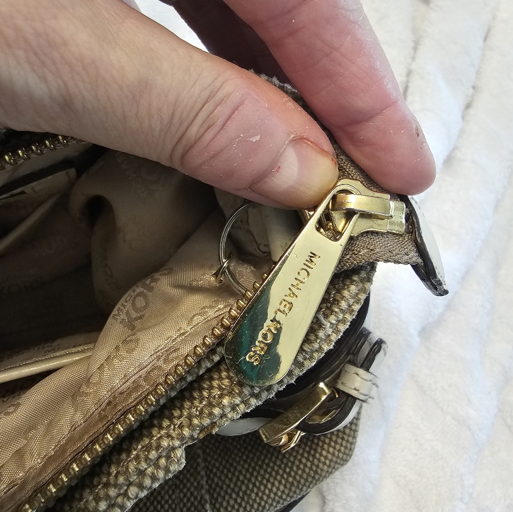 Micheal Kors Authentic Bag - Picture 7 of 13